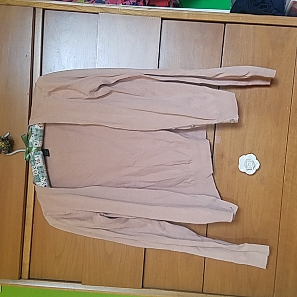 H&M dusty salmon colored cardigan - Picture 2 of 7